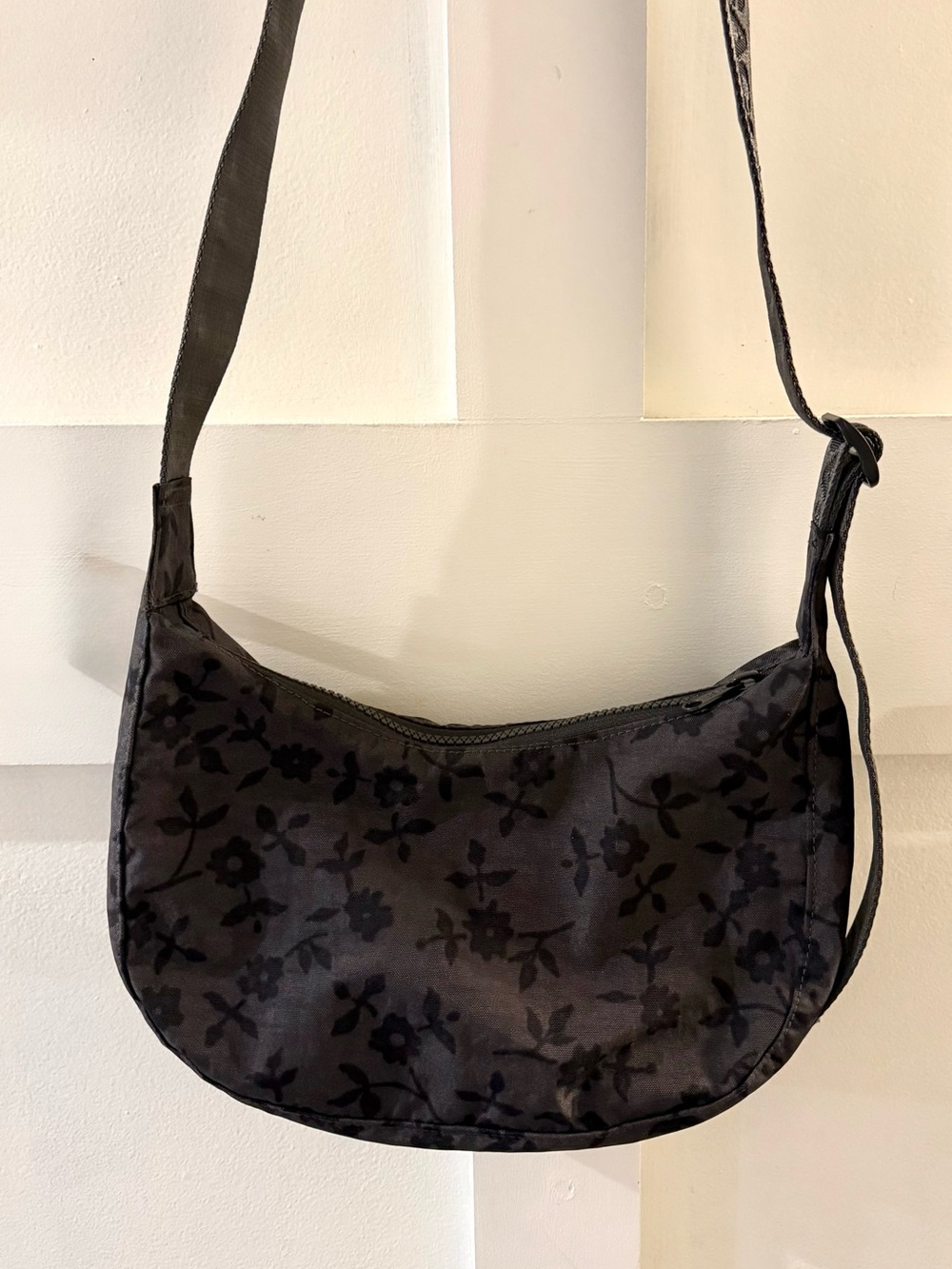 BAGGU Ditsy Floral Small Crescent Bag NWT 🤩